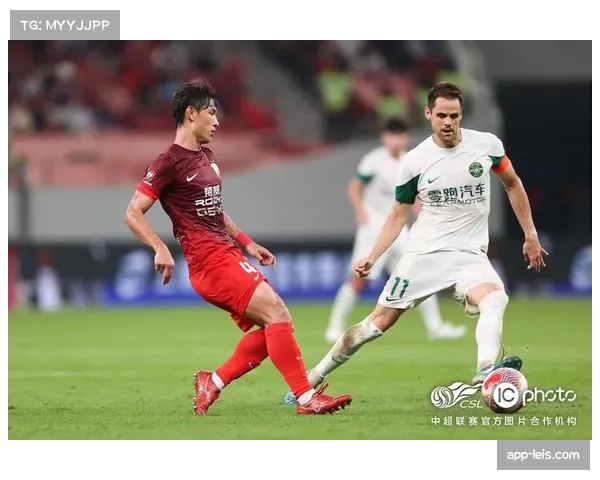 【2022026年4月中超联赛·赛中·观察浙江队比赛第65分钟争议红牌，VAR长时间复核后维持原判